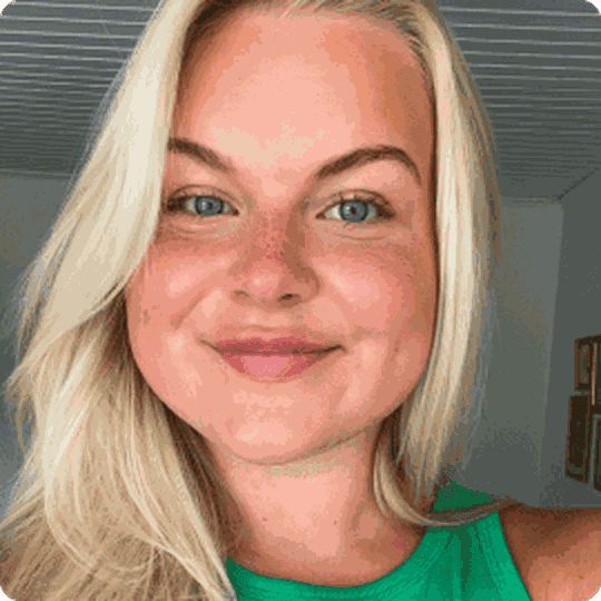 Villemo, age 19, from South Africa